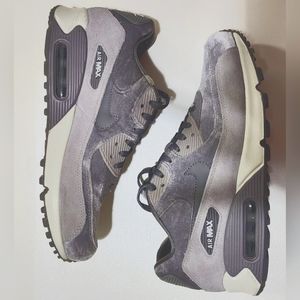 Nike Grey Velour Air Max 90